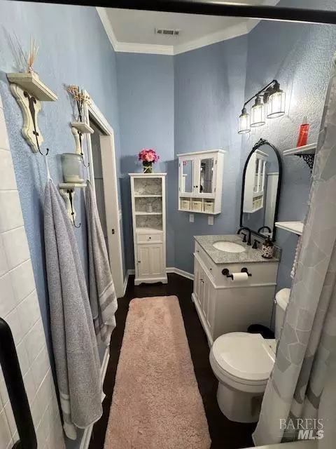 Bath - 530 Eldridge Ave, Vacaville, CA 95688 photo 3 of 5