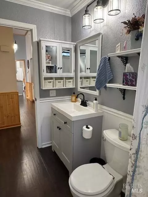 Bath - 530 Eldridge Ave, Vacaville, CA 95688 photo 5 of 5