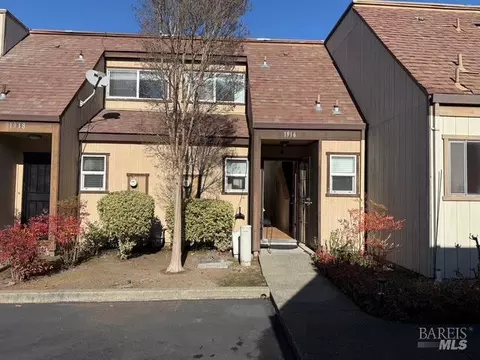 1916 Knolls Dr, Santa Rosa, CA 95405