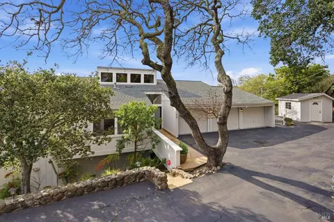 40 Green Point Ln, Novato, CA 94945