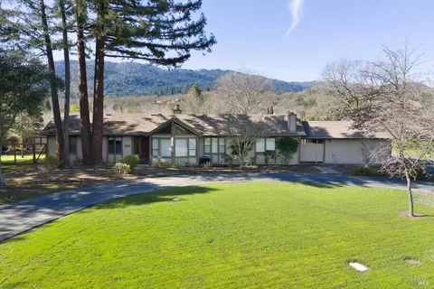 15416 Woodside Ct, Glen Ellen, CA 95442