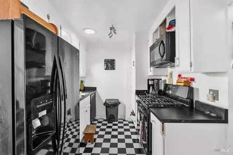Kitchen - 624 Laurel St, Vallejo, CA 94591 photo 1 of 1