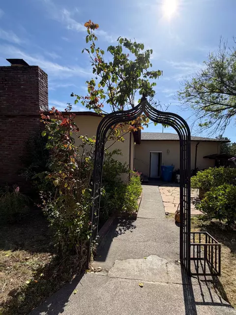 1927 Marsh Rd, Santa Rosa, CA 95403
