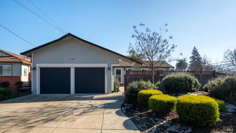 4020 Sacramento Ave, Santa Rosa, CA 95405