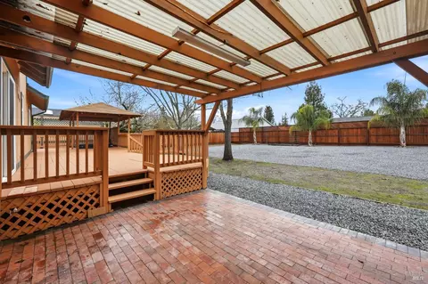 Exterior - 203 Cockrobin Ave, Windsor, CA 95492 photo 6 of 20
