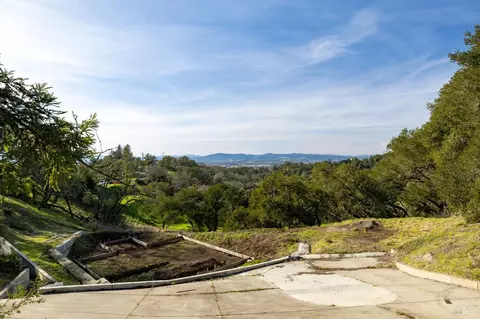 5251 Vista Grande Dr, Santa Rosa, CA 95403