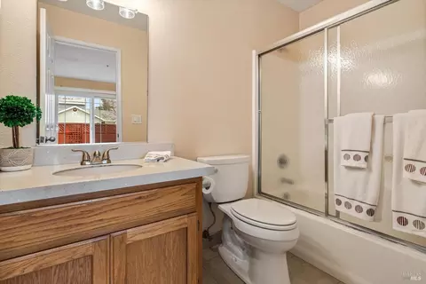 Bath - 790 William Ct, Napa, CA 94558 photo 2 of 2
