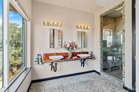 Bath - 31000 Pine Mountain Rd, Cloverdale, CA 95425 photo 1 of 5