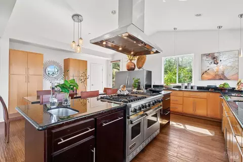 Kitchen - 31000 Pine Mountain Rd, Cloverdale, CA 95425 photo 3 of 6