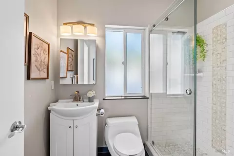 Bath - 31000 Pine Mountain Rd, Cloverdale, CA 95425 photo 5 of 5