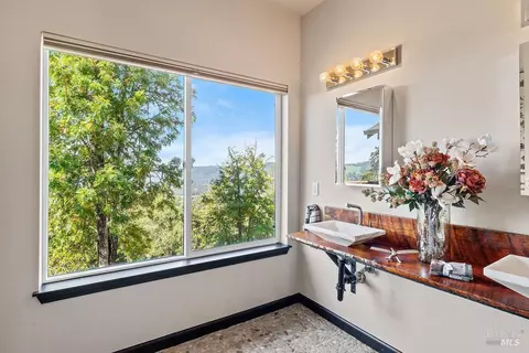 Bath - 31000 Pine Mountain Rd, Cloverdale, CA 95425 photo 2 of 5