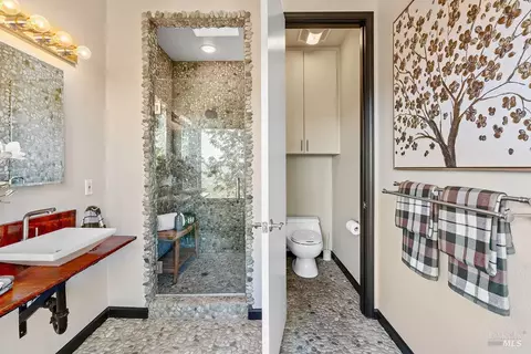 Bath - 31000 Pine Mountain Rd, Cloverdale, CA 95425 photo 3 of 5
