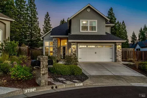 3702 Deauville Pl, Santa Rosa, CA 95403
