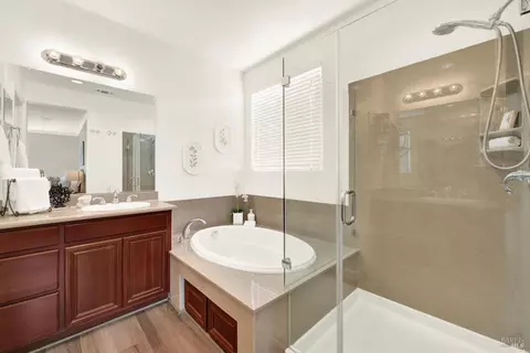 Bath - 7004 Alder Creek Rd, Vallejo, CA 94591 photo 5 of 6