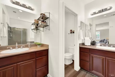 Bath - 7004 Alder Creek Rd, Vallejo, CA 94591 photo 6 of 6