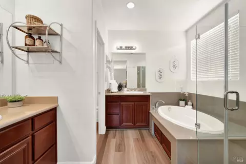 Bath - 7004 Alder Creek Rd, Vallejo, CA 94591 photo 4 of 6