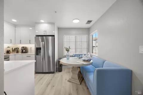 Dining - 465 E Fifth St, Benicia, CA 94510 photo 1 of 2