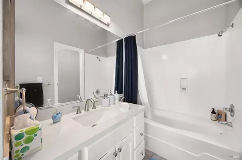 Bath - 465 E Fifth St, Benicia, CA 94510 photo 2 of 3