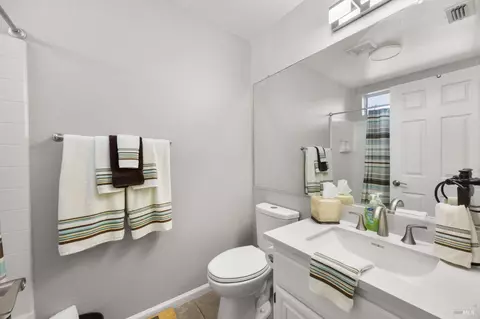 Bath - 465 E Fifth St, Benicia, CA 94510 photo 3 of 3