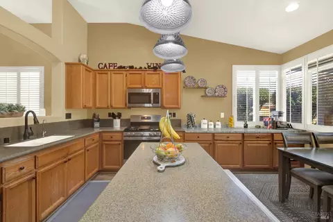 Kitchen - 161 Currant Ln, Vacaville, CA 95687 photo 11 of 11