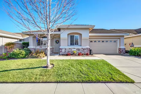 Exterior - 161 Currant Ln, Vacaville, CA 95687 photo 10 of 11