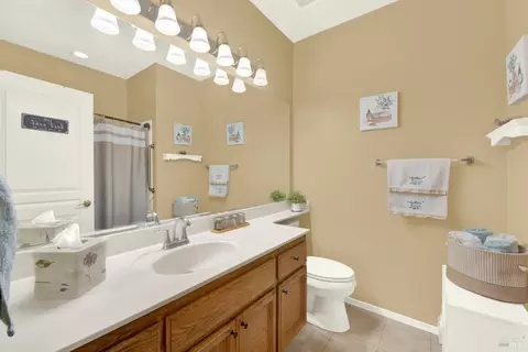 Bath - 161 Currant Ln, Vacaville, CA 95687 photo 3 of 3