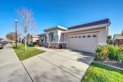 Exterior - 161 Currant Ln, Vacaville, CA 95687 photo 2 of 11