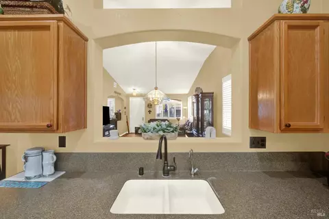 Kitchen - 161 Currant Ln, Vacaville, CA 95687 photo 6 of 11