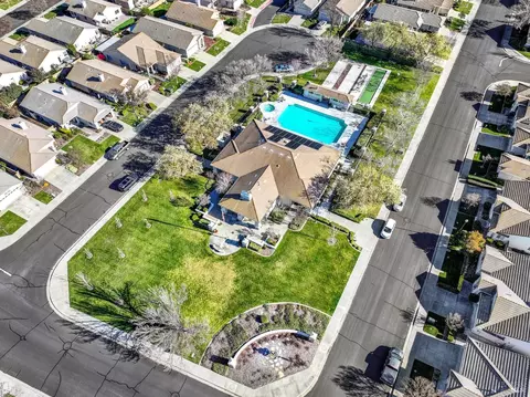 View/Area - 161 Currant Ln, Vacaville, CA 95687 photo 4 of 6