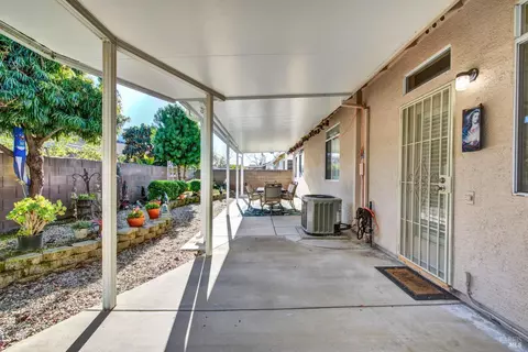 Exterior - 161 Currant Ln, Vacaville, CA 95687 photo 6 of 11