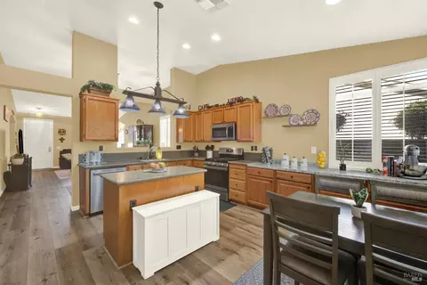 Kitchen - 161 Currant Ln, Vacaville, CA 95687 photo 2 of 11