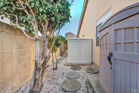 Exterior - 161 Currant Ln, Vacaville, CA 95687 photo 8 of 11