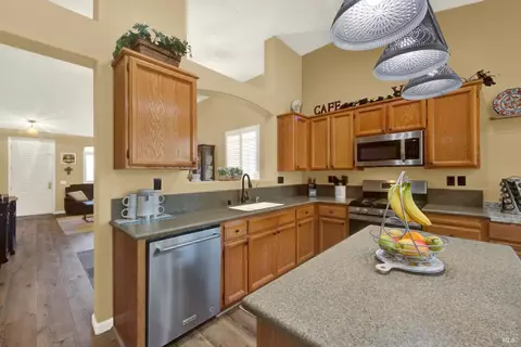 Kitchen - 161 Currant Ln, Vacaville, CA 95687 photo 10 of 11