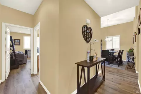 Entry Way - 161 Currant Ln, Vacaville, CA 95687 photo 4 of 5