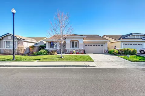 Exterior - 161 Currant Ln, Vacaville, CA 95687 photo 1 of 11
