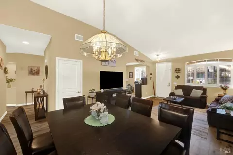 Dining - 161 Currant Ln, Vacaville, CA 95687 photo 2 of 4