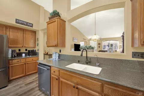 Kitchen - 161 Currant Ln, Vacaville, CA 95687 photo 5 of 11