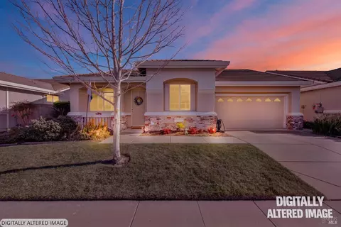 Exterior - 161 Currant Ln, Vacaville, CA 95687 photo 9 of 11