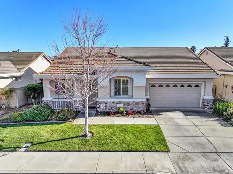 161 Currant Ln, Vacaville, CA 95687