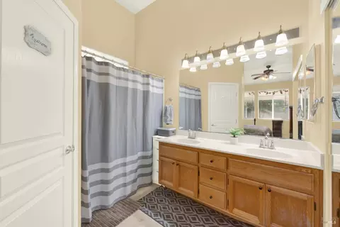 Bath - 161 Currant Ln, Vacaville, CA 95687 photo 2 of 3