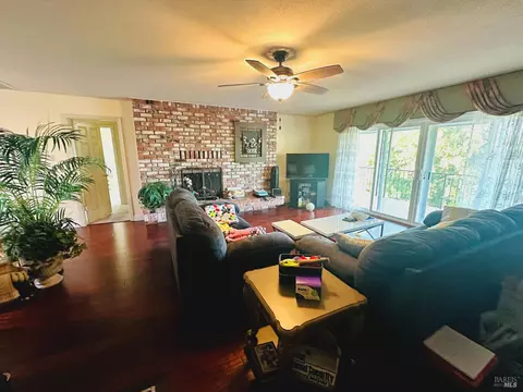 Living - 32 Romine Way, Vallejo, CA 94591 photo 3 of 10