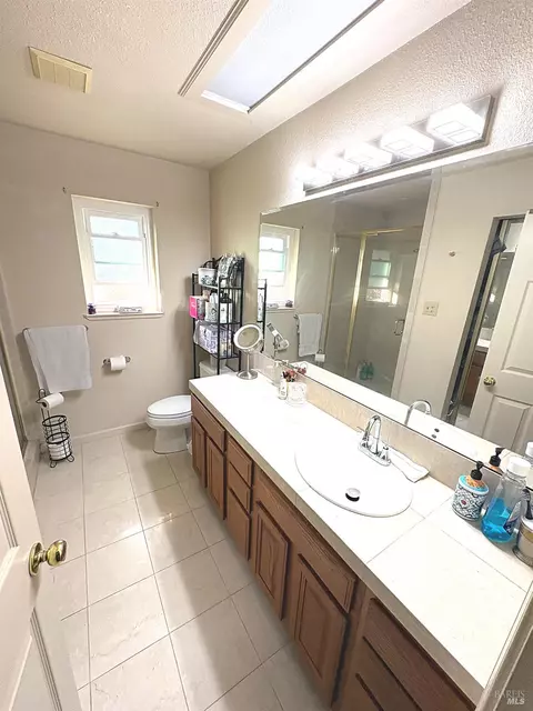 Bath - 32 Romine Way, Vallejo, CA 94591 photo 2 of 2