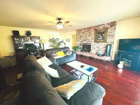 Living - 32 Romine Way, Vallejo, CA 94591 photo 4 of 10