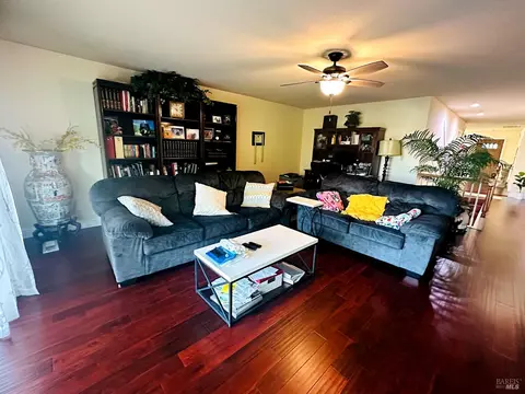 Living - 32 Romine Way, Vallejo, CA 94591 photo 5 of 10