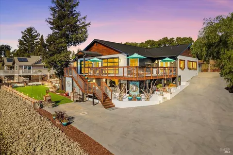 Exterior - 2135 E 2nd St, Benicia, CA 94510 photo 2 of 31