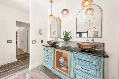 Bath - 2135 E 2nd St, Benicia, CA 94510 photo 3 of 12