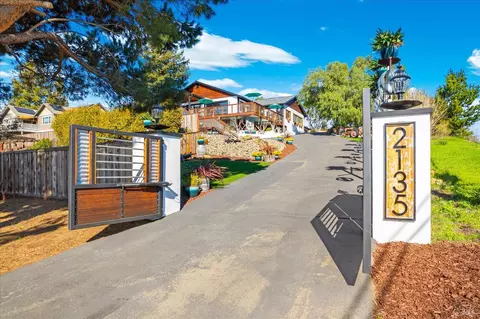 2135 E 2nd St, Benicia, CA 94510