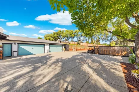 Exterior - 2135 E 2nd St, Benicia, CA 94510 photo 25 of 31