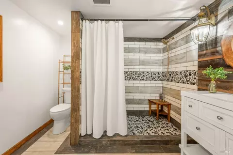 Bath - 2135 E 2nd St, Benicia, CA 94510 photo 11 of 12