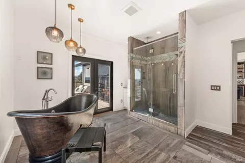 Bath - 2135 E 2nd St, Benicia, CA 94510 photo 5 of 12
